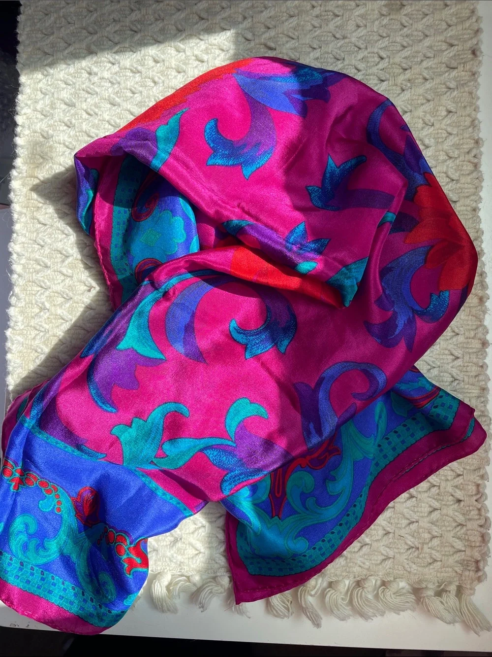 VTG L. CLAIBORNE SILK SCARF